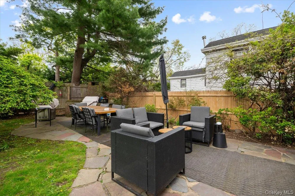 421 Broadway Lawrence, NY 11559