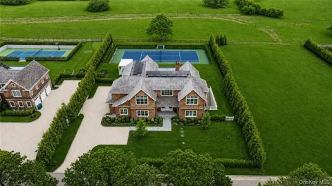 460 Edge Of Woods Road