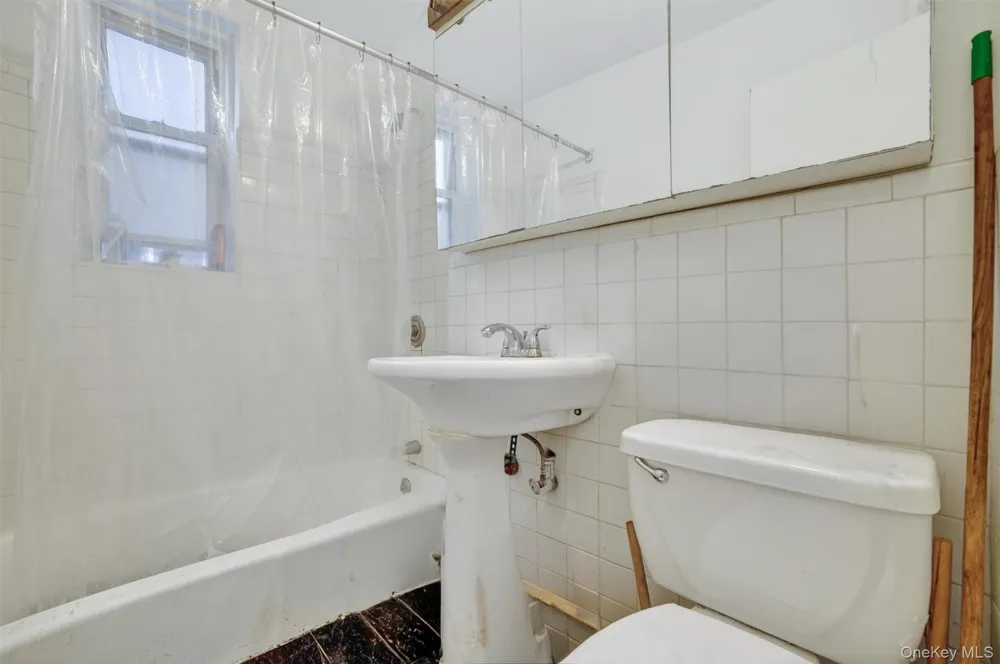 2105 Wallace Avenue #2A Bronx, NY 10462