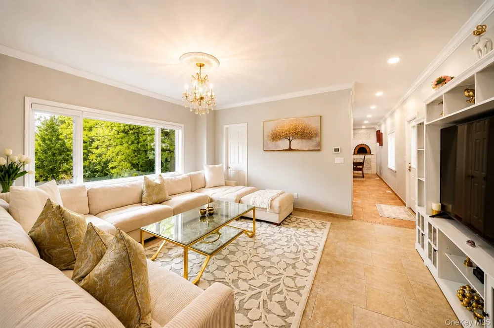 6 Inwood Place New Rochelle, NY 10801