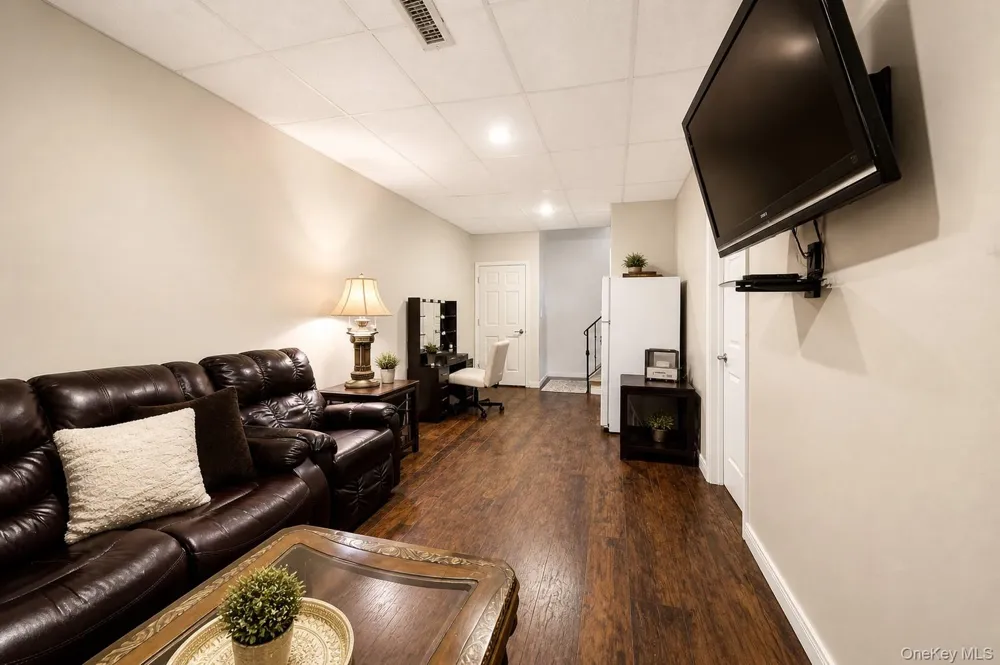 6 Inwood Place New Rochelle, NY 10801