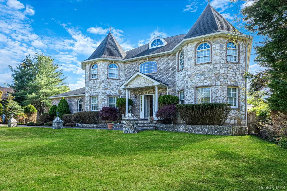 2 Deepwells Lane Saint James, NY 11780