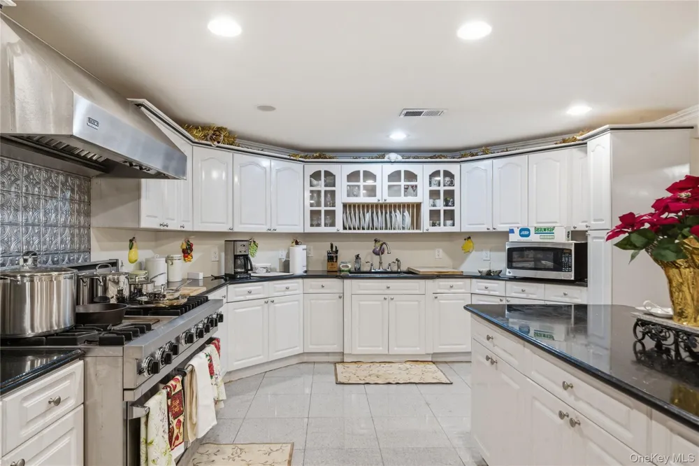 2 Deepwells Lane Saint James, NY 11780