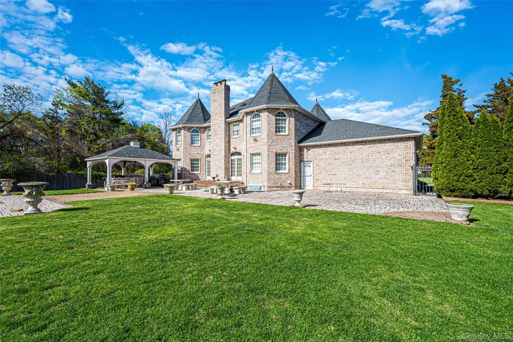 2 Deepwells Lane Saint James, NY 11780