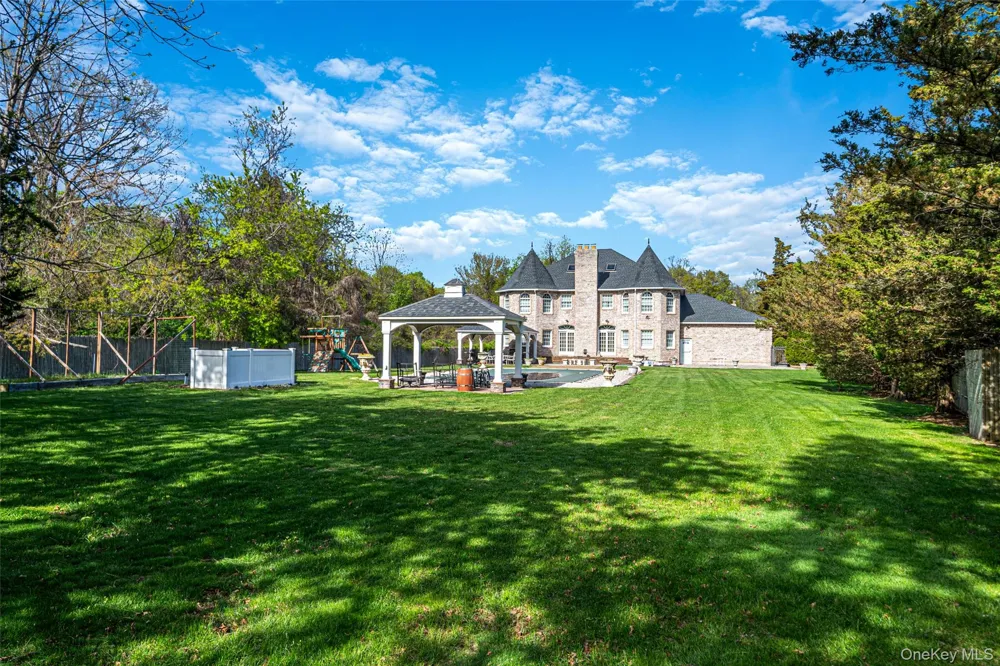 2 Deepwells Lane Saint James, NY 11780