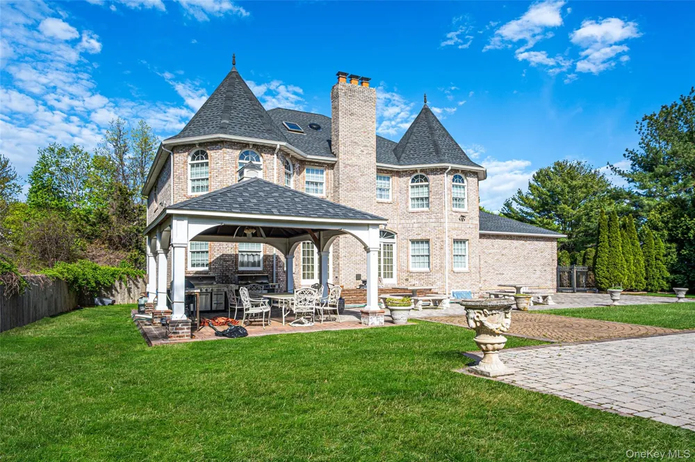 2 Deepwells Lane Saint James, NY 11780