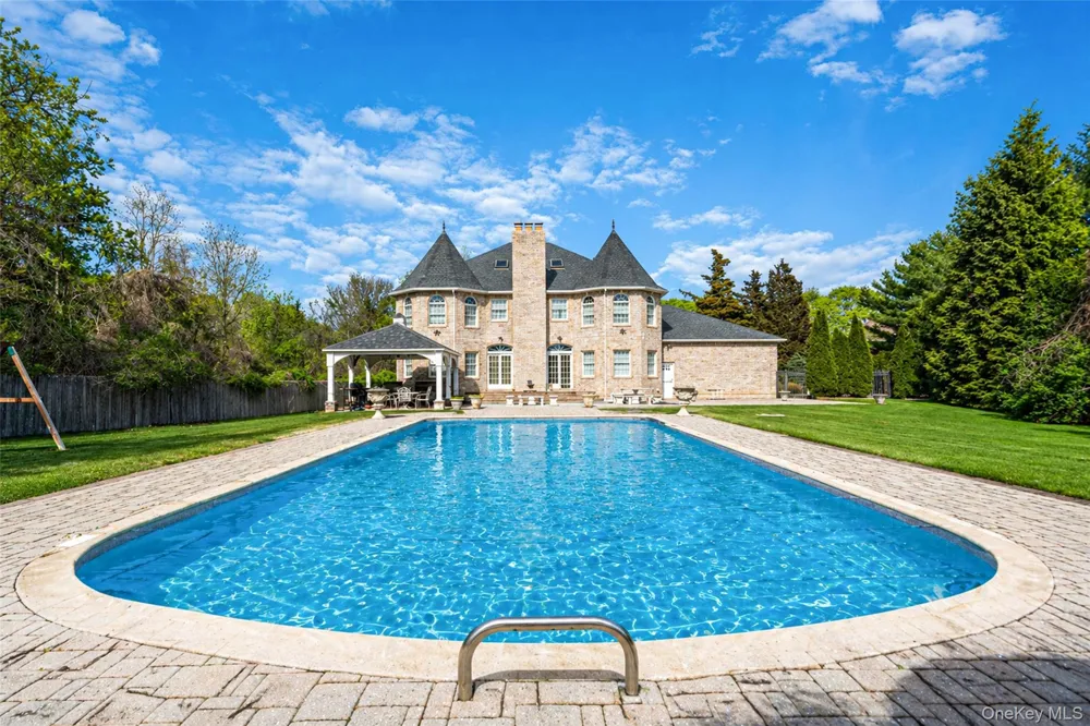2 Deepwells Lane Saint James, NY 11780
