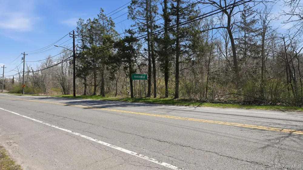 1011-1021 W Main Street Riverhead, NY 11901