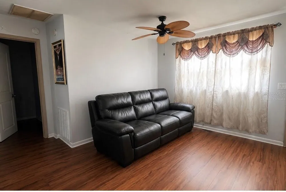 8604 BRANCH AVENUE Tampa, FL 33604