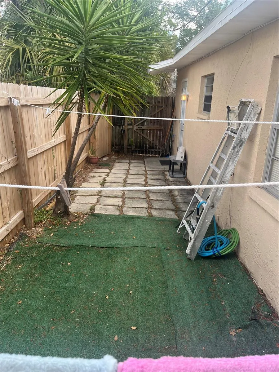 8604 BRANCH AVENUE Tampa, FL 33604