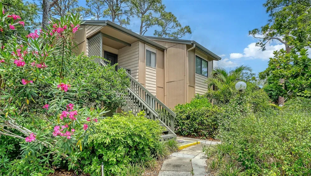 1720 GLENHOUSE DRIVE #326 Sarasota, FL 34231