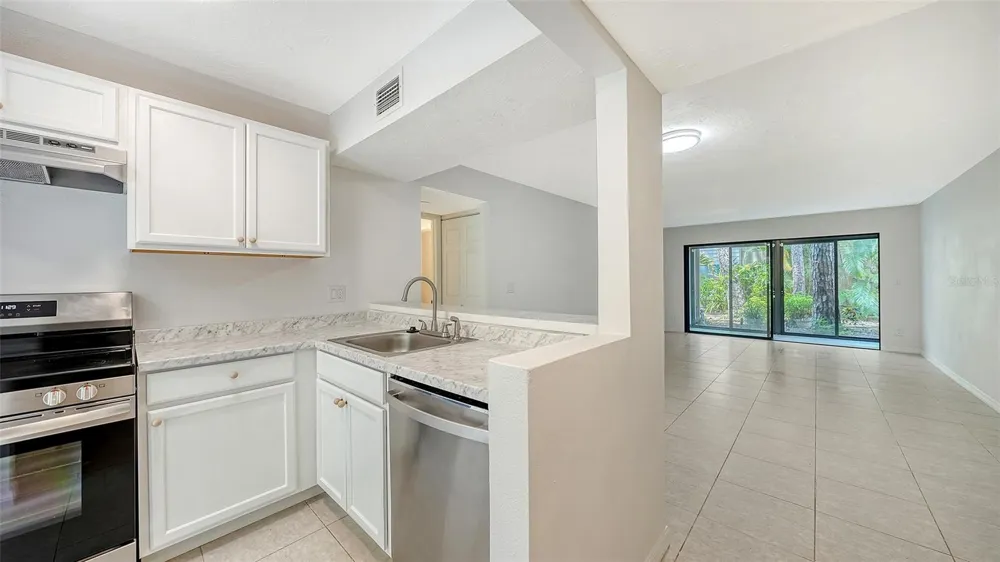 1720 GLENHOUSE DRIVE #326 Sarasota, FL 34231