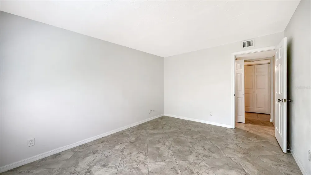 1720 GLENHOUSE DRIVE #326 Sarasota, FL 34231