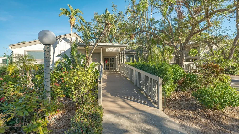 1720 GLENHOUSE DRIVE #326 Sarasota, FL 34231