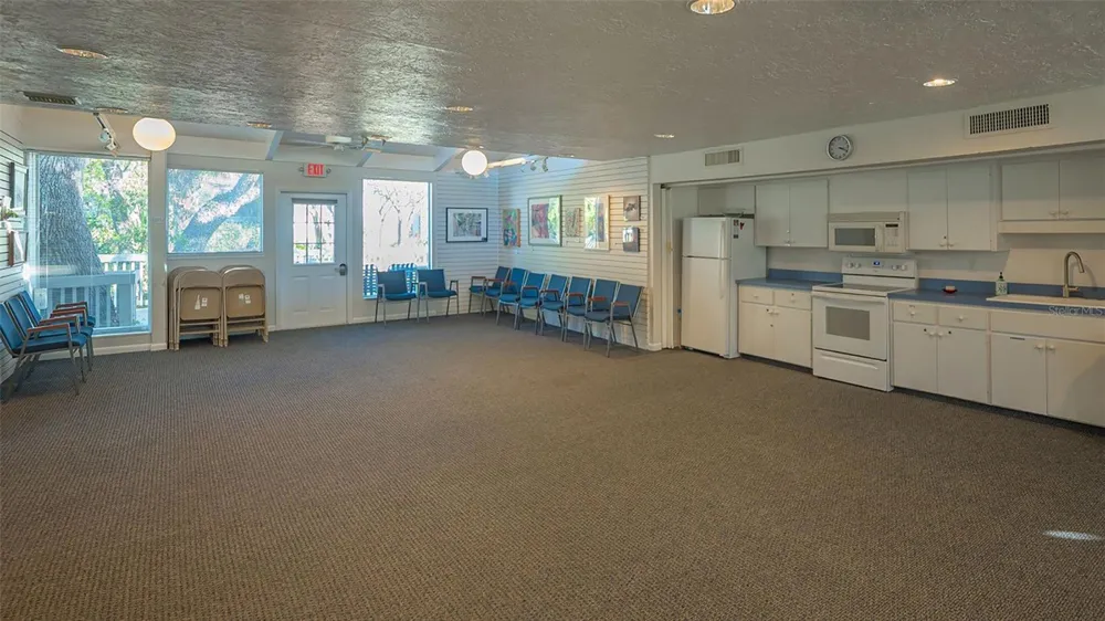 1720 GLENHOUSE DRIVE #326 Sarasota, FL 34231