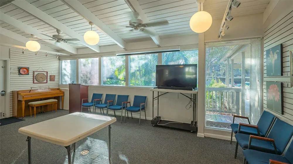 1720 GLENHOUSE DRIVE #326 Sarasota, FL 34231