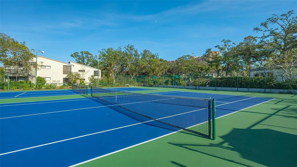 1720 GLENHOUSE DRIVE #326 Sarasota, FL 34231