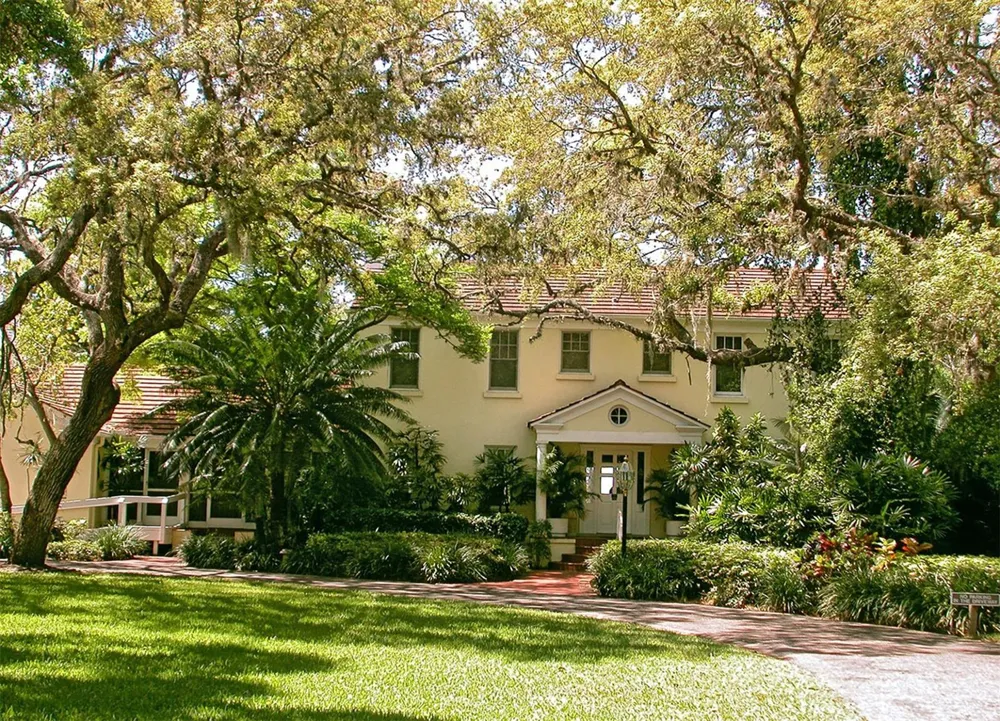 1720 GLENHOUSE DRIVE #326 Sarasota, FL 34231
