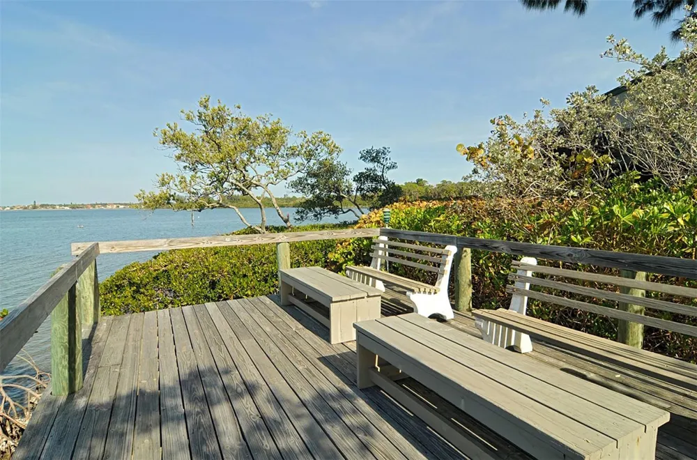 1720 GLENHOUSE DRIVE #326 Sarasota, FL 34231