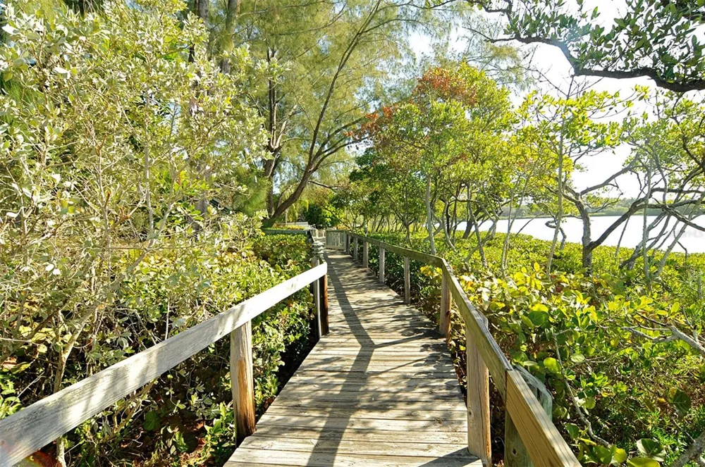 1720 GLENHOUSE DRIVE #326 Sarasota, FL 34231