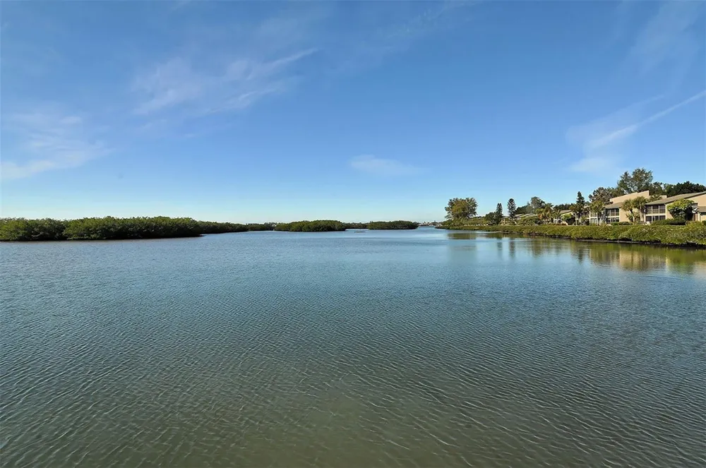 1720 GLENHOUSE DRIVE #326 Sarasota, FL 34231