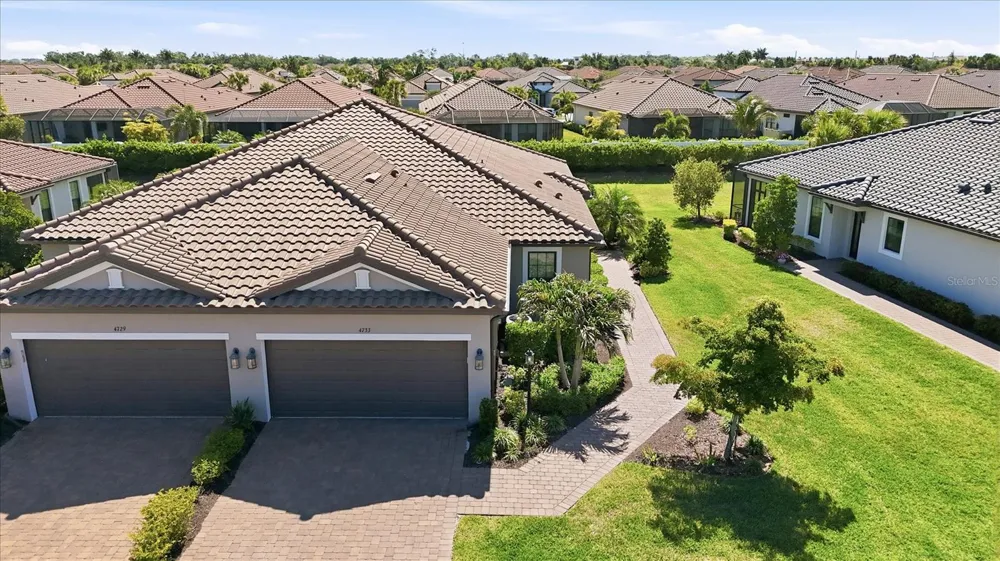 4733 TORTONA COURT Bradenton, FL 34211
