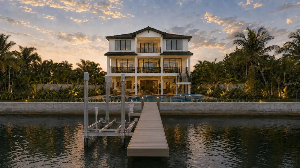 11245 9TH STREET E Treasure Island, FL 33706