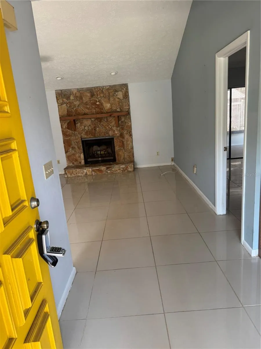 2376 WINDSOR OAKS AVENUE Lutz, FL 33549