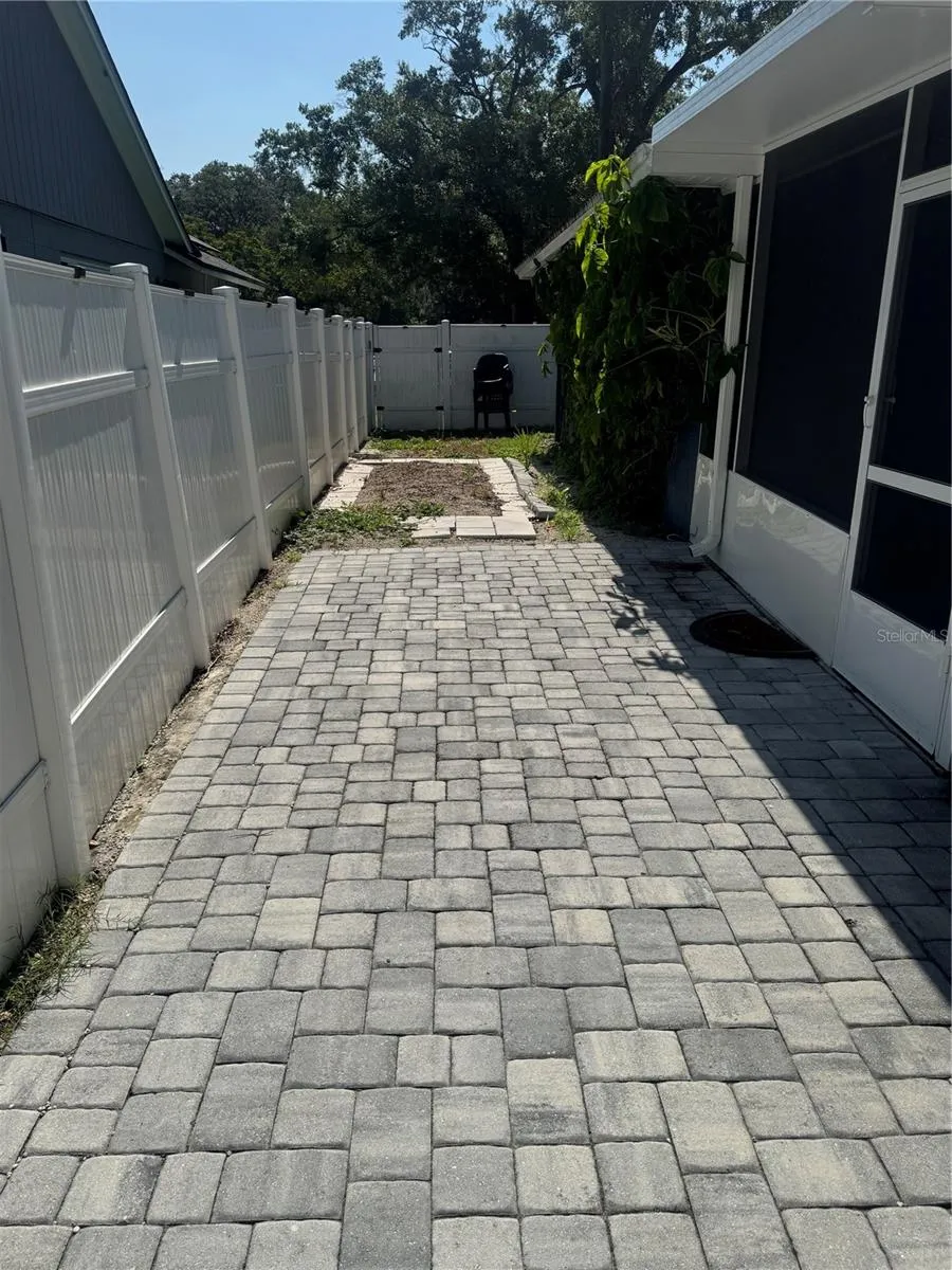 2376 WINDSOR OAKS AVENUE Lutz, FL 33549