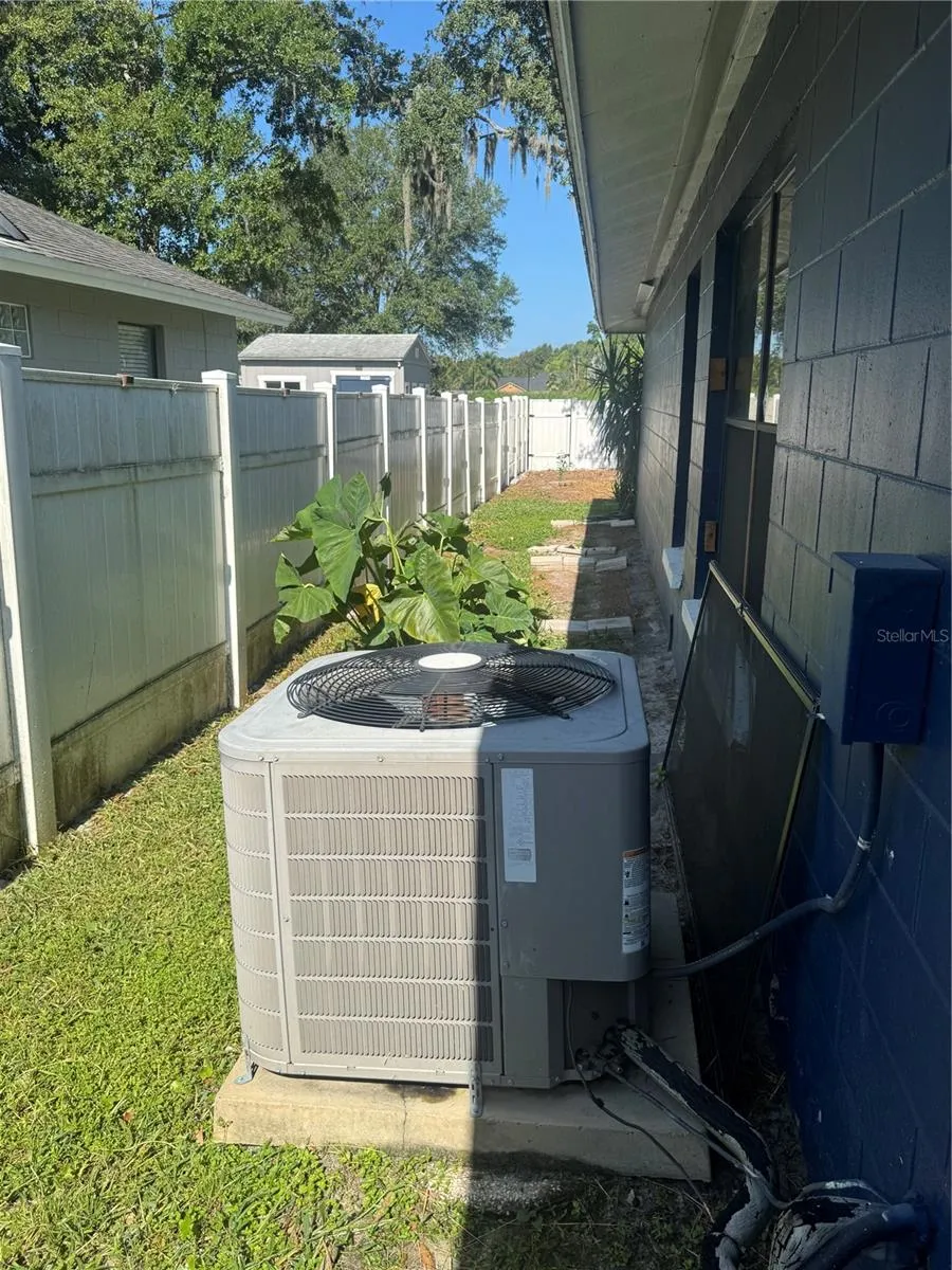 2376 WINDSOR OAKS AVENUE Lutz, FL 33549