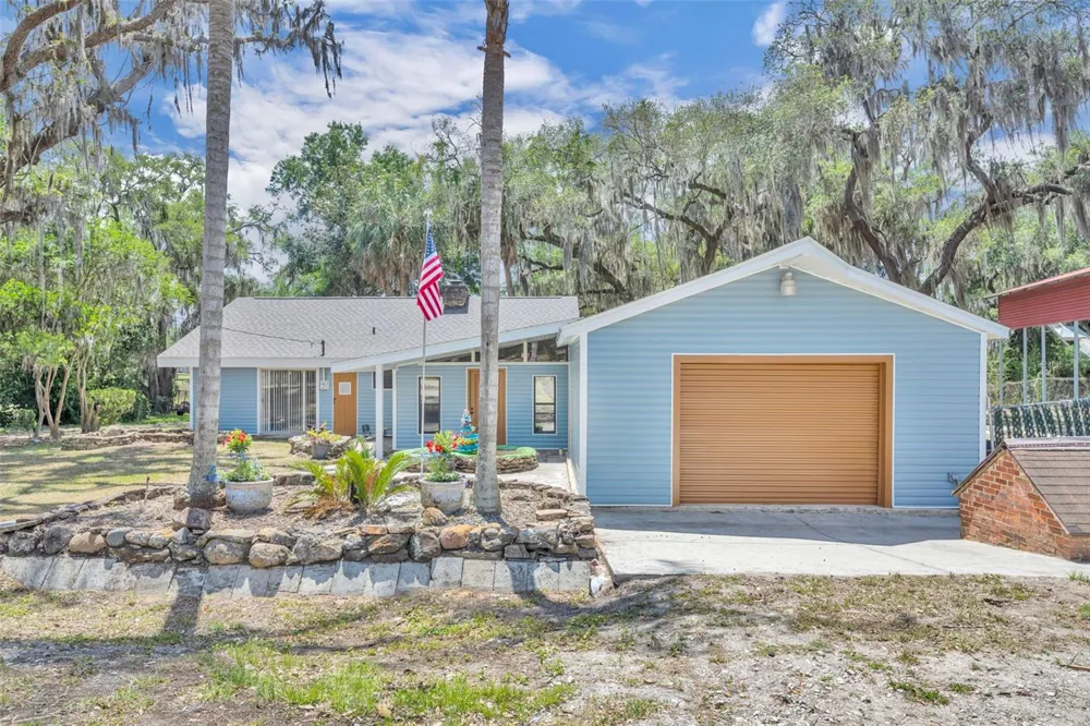 13450 SE 105TH TERRACE Ocklawaha, FL 32179