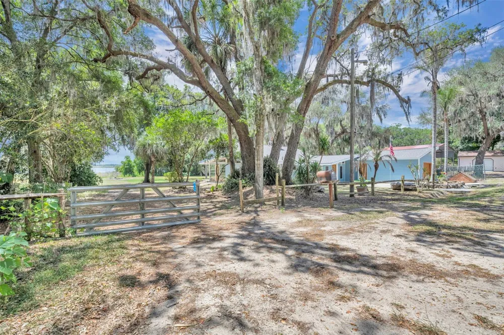 13450 SE 105TH TERRACE Ocklawaha, FL 32179