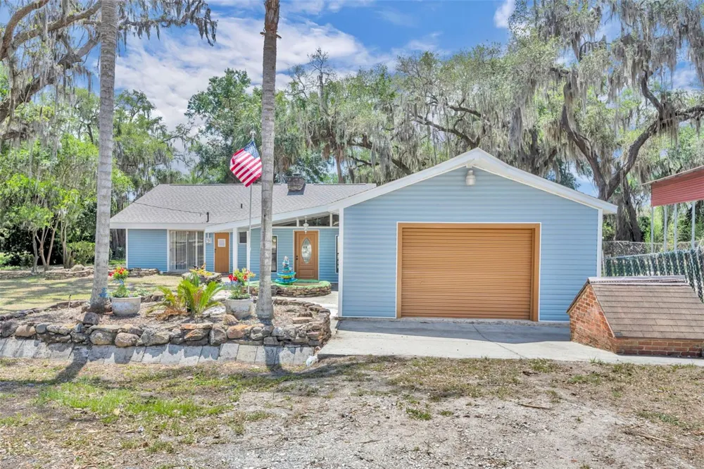 13450 SE 105TH TERRACE Ocklawaha, FL 32179
