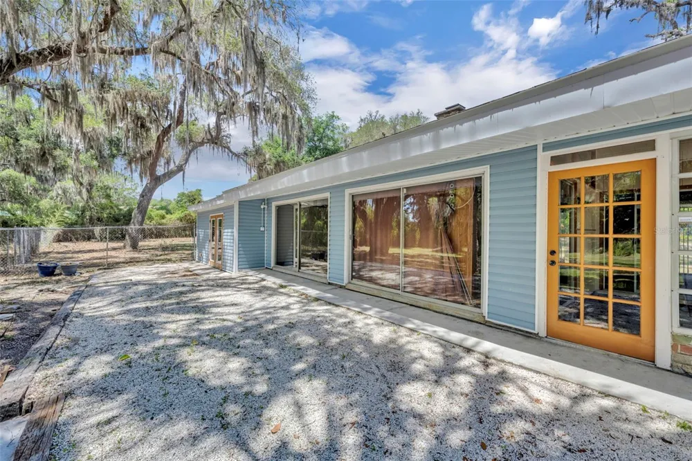13450 SE 105TH TERRACE Ocklawaha, FL 32179