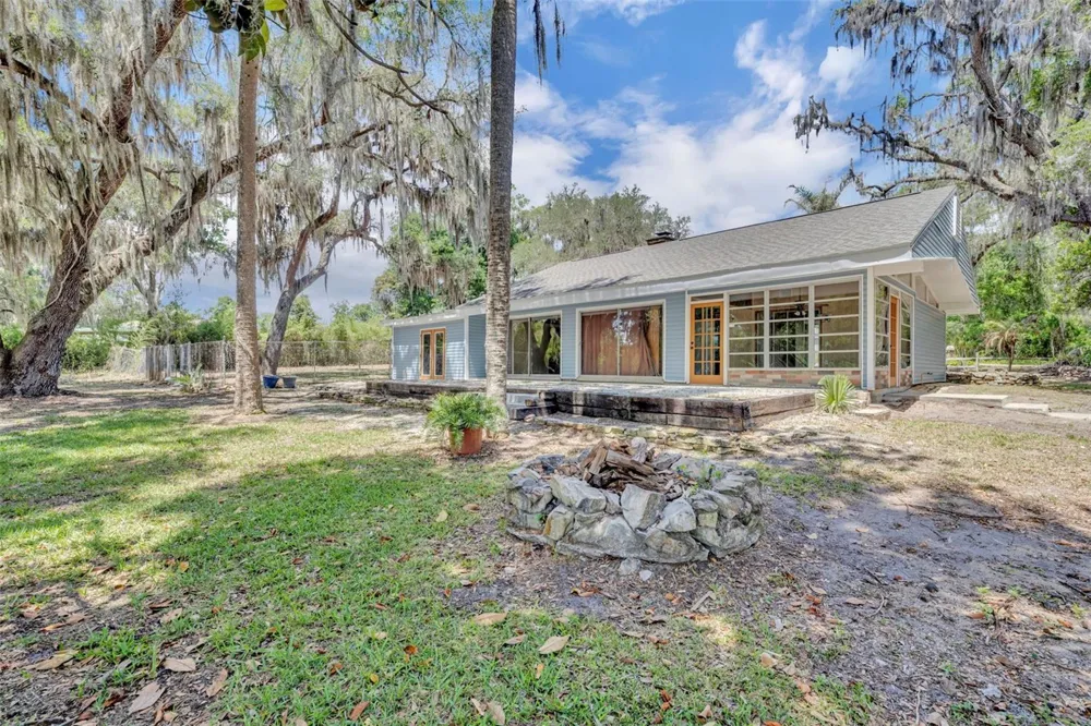 13450 SE 105TH TERRACE Ocklawaha, FL 32179
