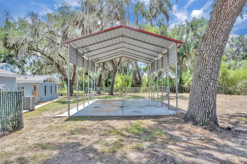 13450 SE 105TH TERRACE Ocklawaha, FL 32179