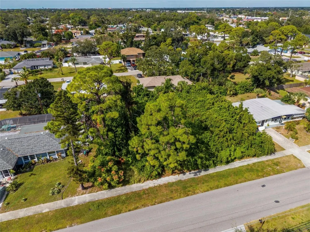 31 W SEMINOLE DRIVE Venice, FL 34293