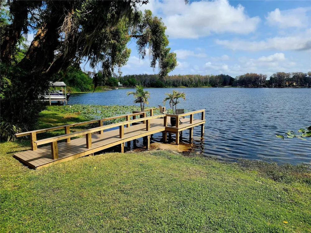 3402 ELLENWOOD LANE Tampa, FL 33618