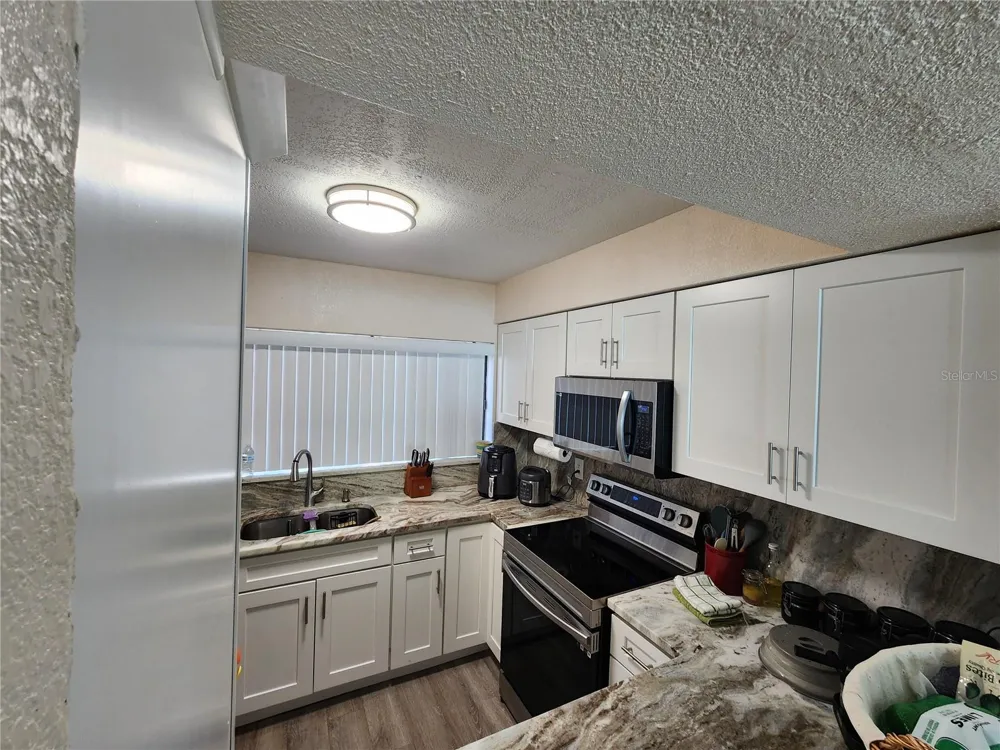 3402 ELLENWOOD LANE Tampa, FL 33618