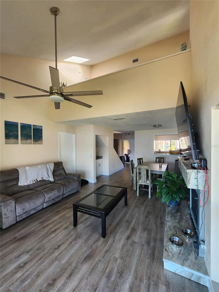 3402 ELLENWOOD LANE Tampa, FL 33618