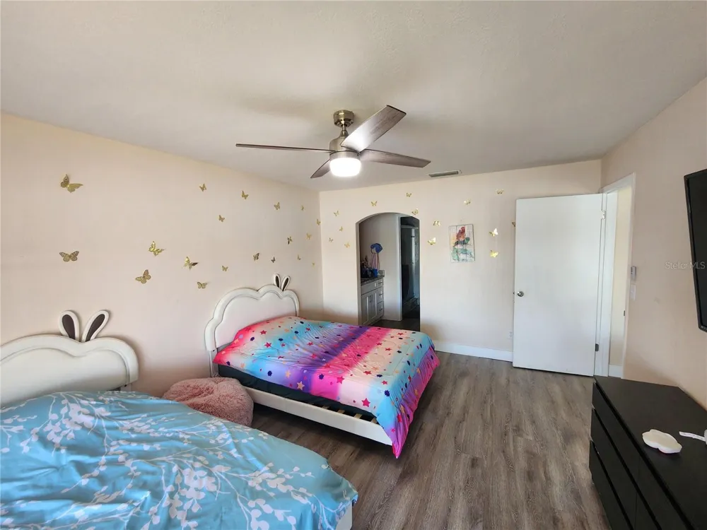 3402 ELLENWOOD LANE Tampa, FL 33618