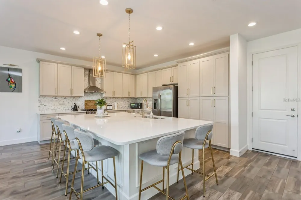 3281 GREAT BANYAN WAY Wesley Chapel, FL 33543