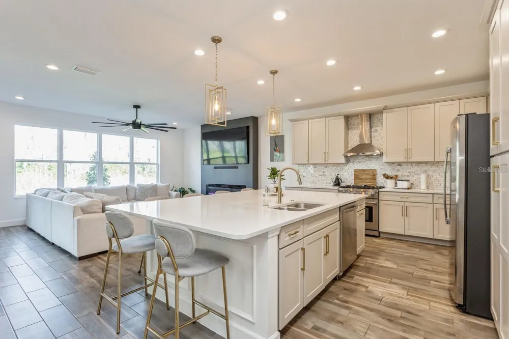 3281 GREAT BANYAN WAY Wesley Chapel, FL 33543