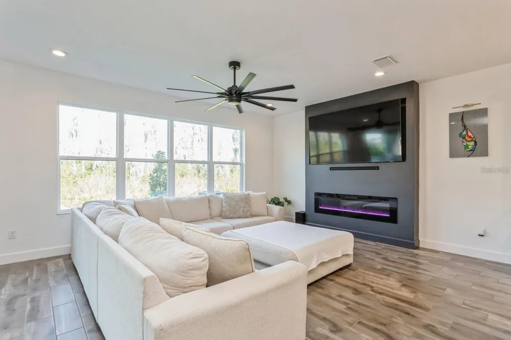 3281 GREAT BANYAN WAY Wesley Chapel, FL 33543