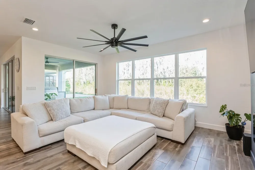 3281 GREAT BANYAN WAY Wesley Chapel, FL 33543