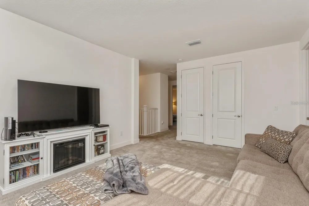 3281 GREAT BANYAN WAY Wesley Chapel, FL 33543