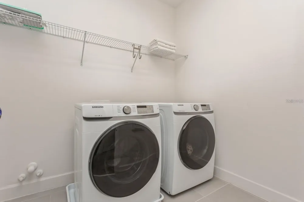 3281 GREAT BANYAN WAY Wesley Chapel, FL 33543