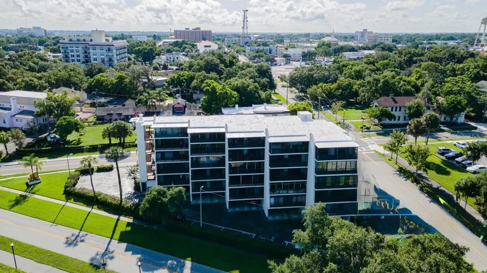 208 LAKE HOWARD DRIVE NW #104 Winter Haven, FL 33880