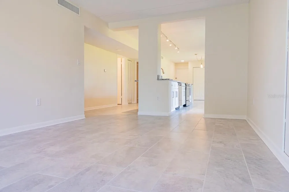 208 LAKE HOWARD DRIVE NW #104 Winter Haven, FL 33880