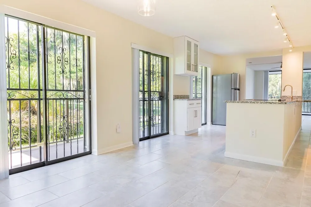 208 LAKE HOWARD DRIVE NW #104 Winter Haven, FL 33880